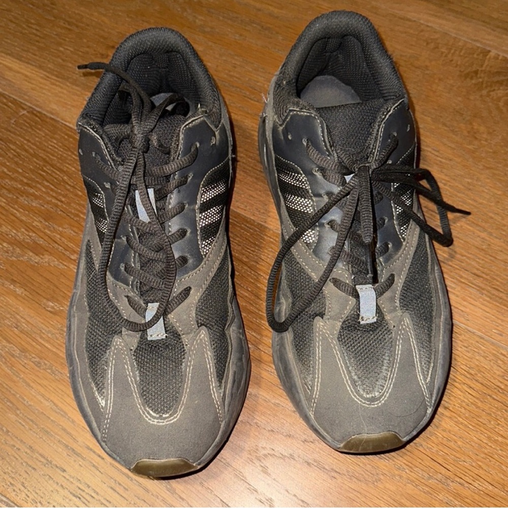 Adidas Yeezy 700 Boost Utility Black
